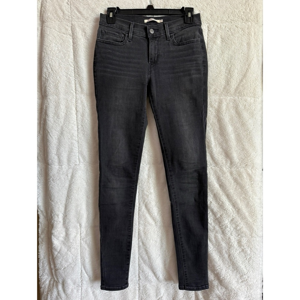 Gray Levi’s Jeans